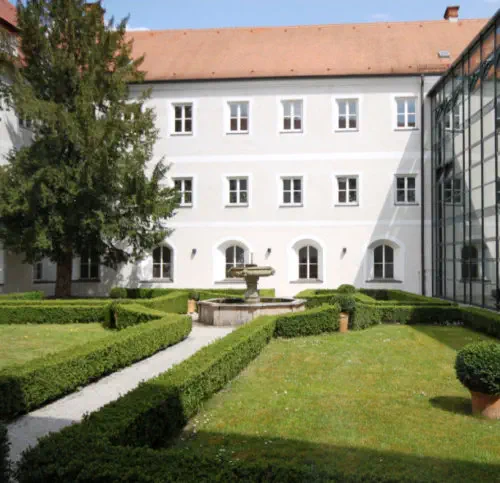 Innenhof Studienseminar Landshut - Hort Palladi - Foto © peppUP